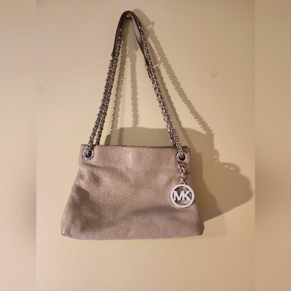 Michael Kors Jet Set Chain Medium Cross Body Bag